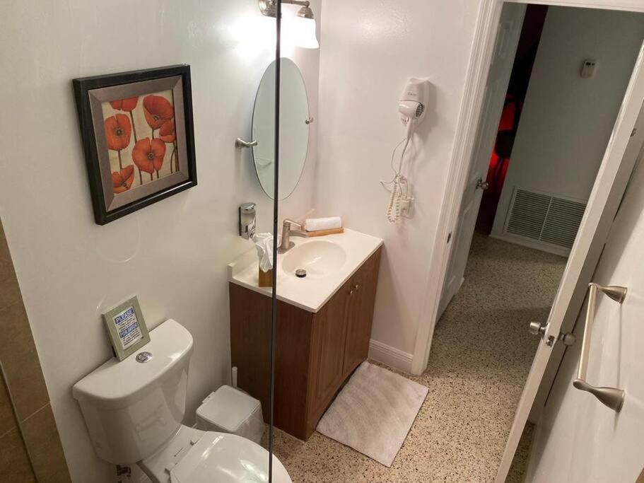 Stayover In Miami Home 2Br - 1Bth - Free Parking Exterior photo