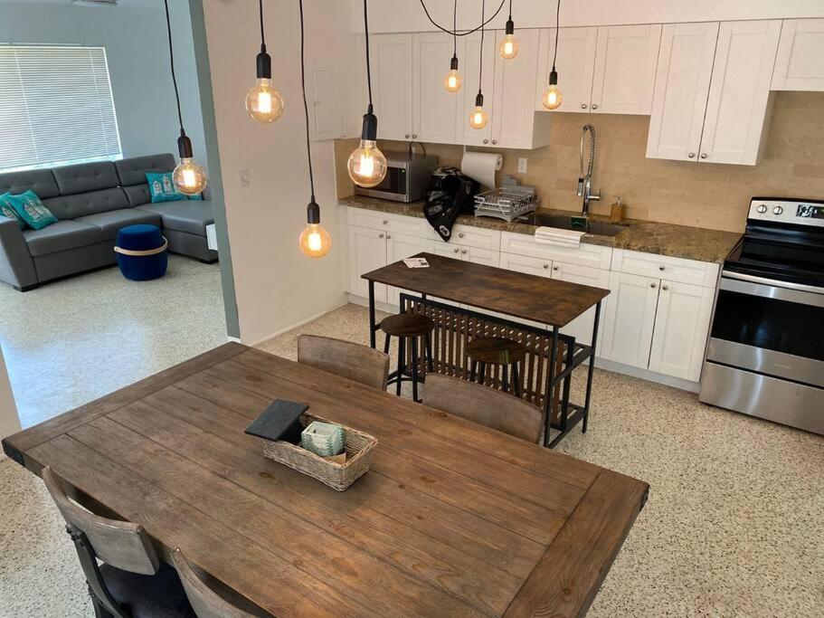Stayover In Miami Home 2Br - 1Bth - Free Parking Exterior photo